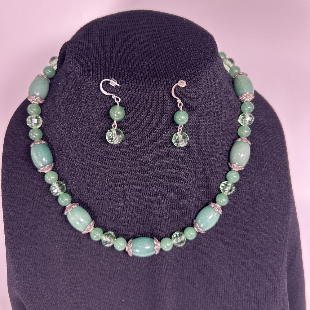 Jewelry Set Necklace Earrings Green Glass Silver Tone‎ End Caps Heavy Imperial
